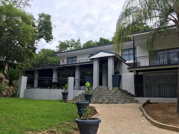 Calla Lily Guesthouse Mbombela Exteriör bild