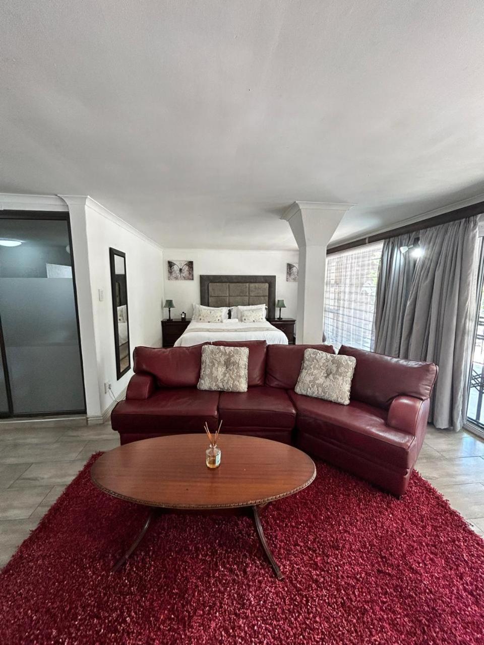 Calla Lily Guesthouse Mbombela Exteriör bild