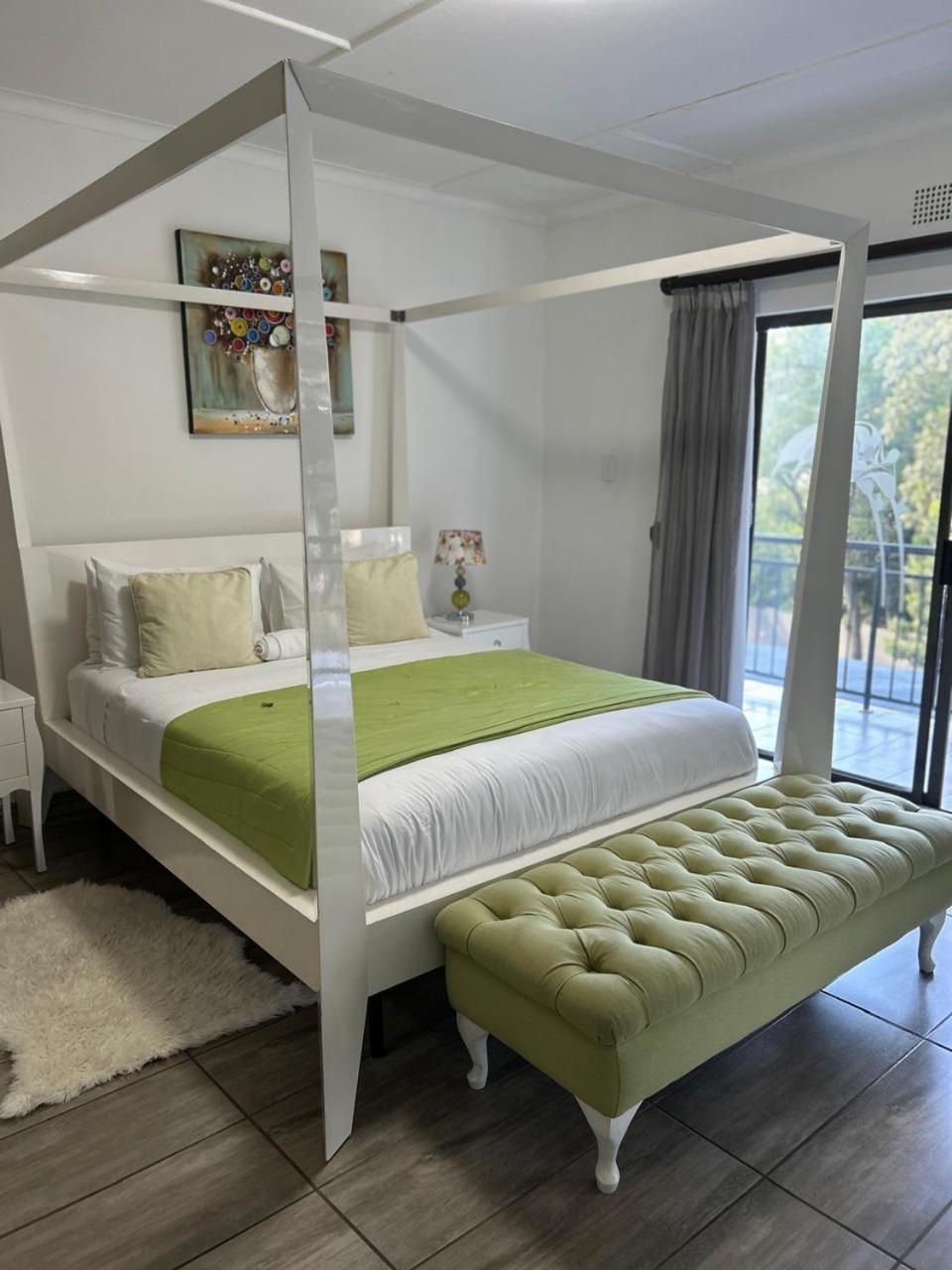 Calla Lily Guesthouse Mbombela Exteriör bild
