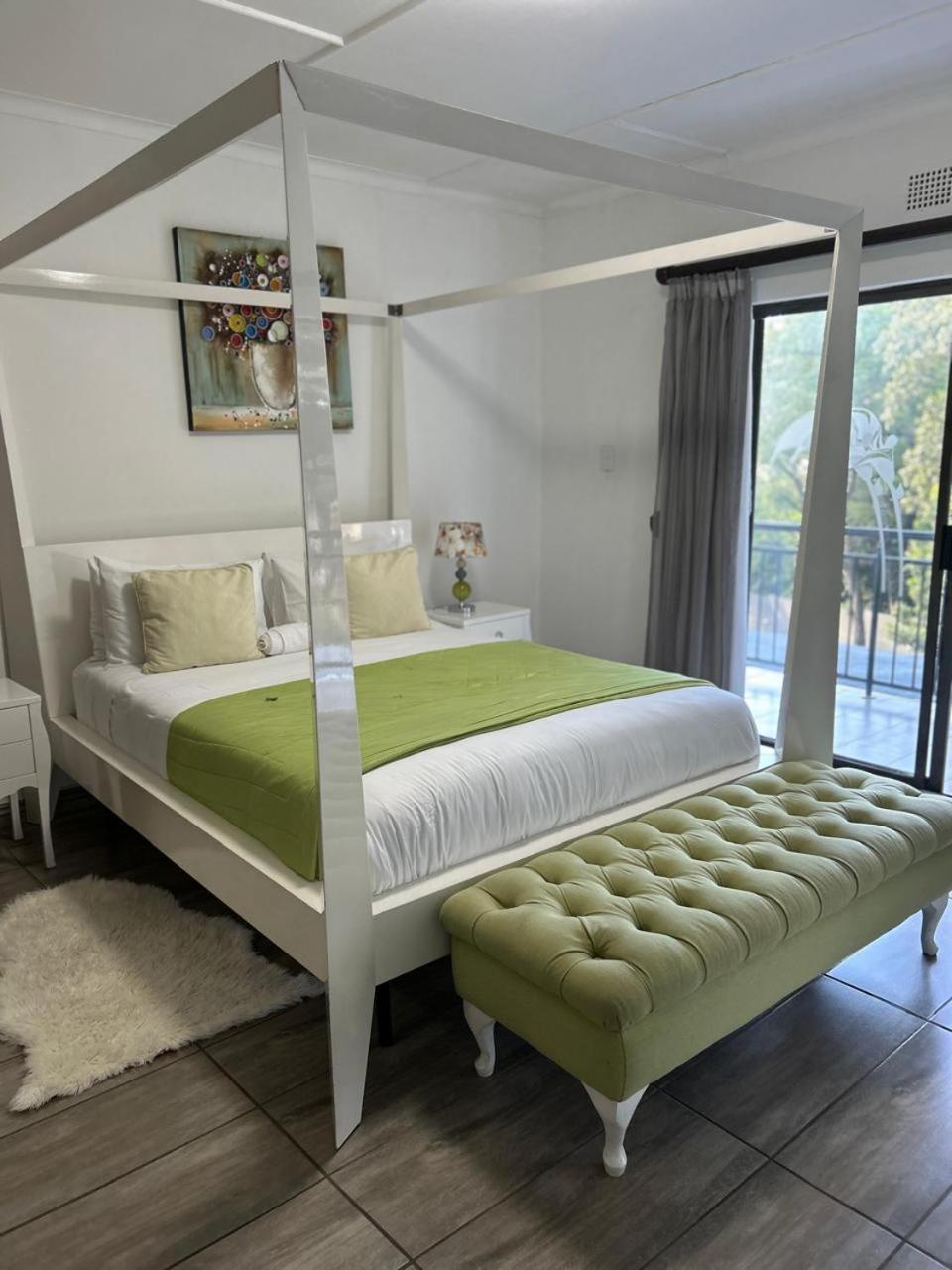 Calla Lily Guesthouse Mbombela Exteriör bild