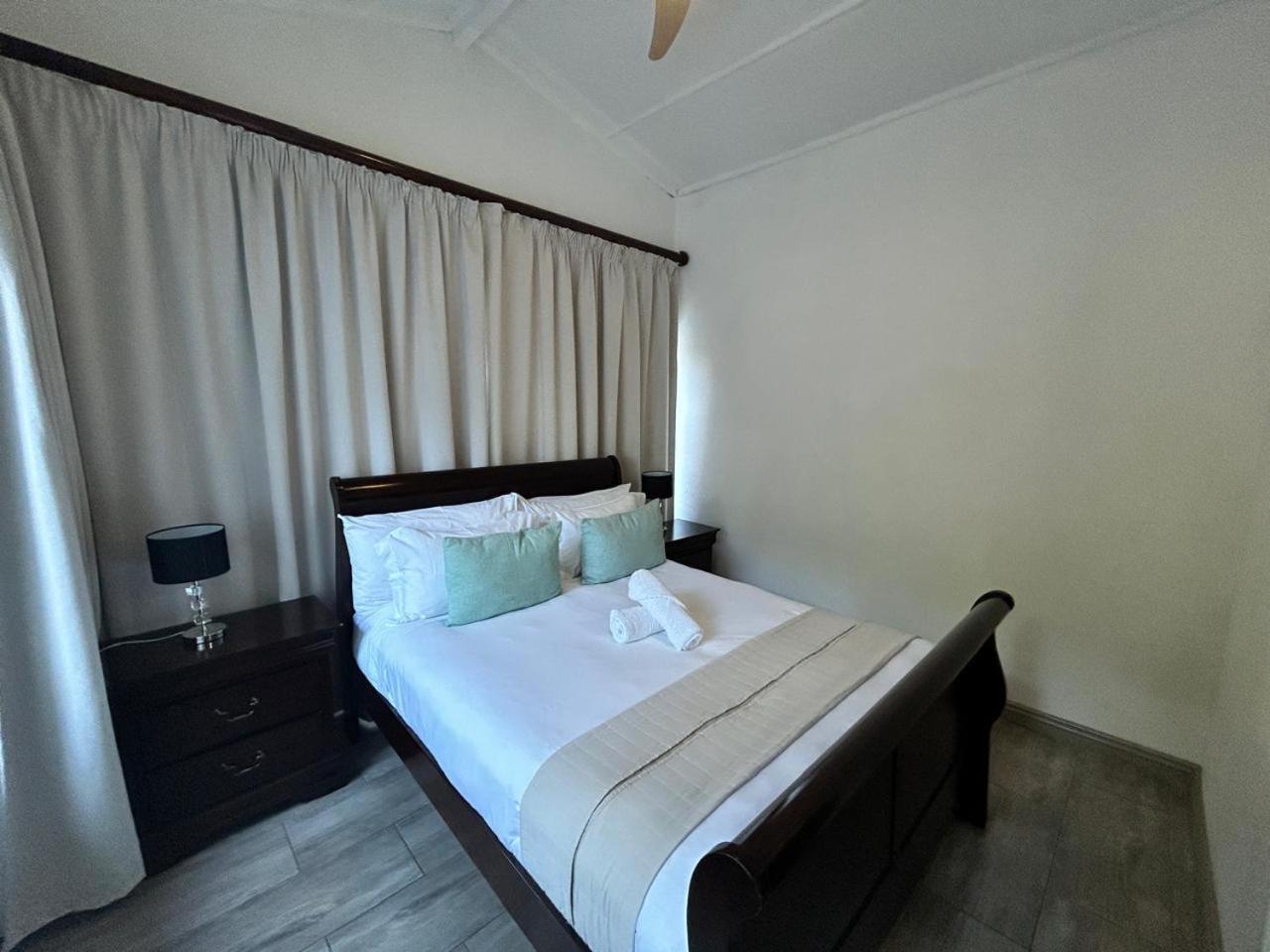 Calla Lily Guesthouse Mbombela Exteriör bild