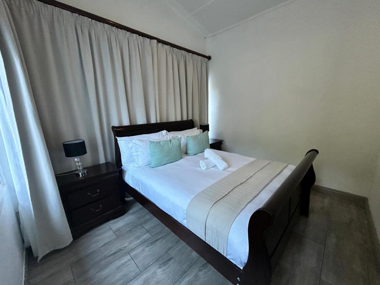 Calla Lily Guesthouse Mbombela Exteriör bild