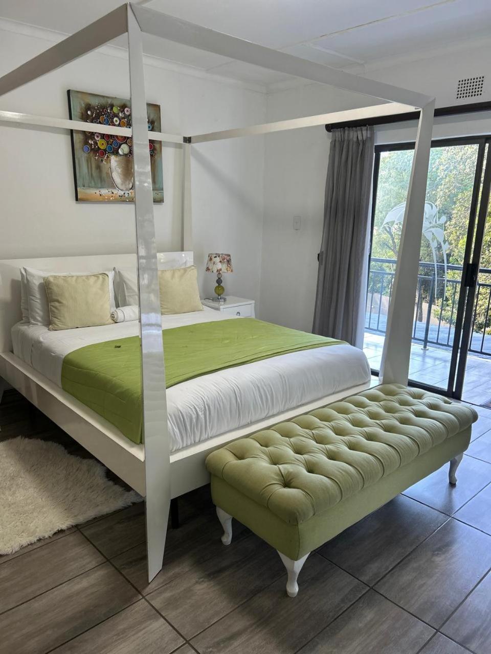 Calla Lily Guesthouse Mbombela Exteriör bild
