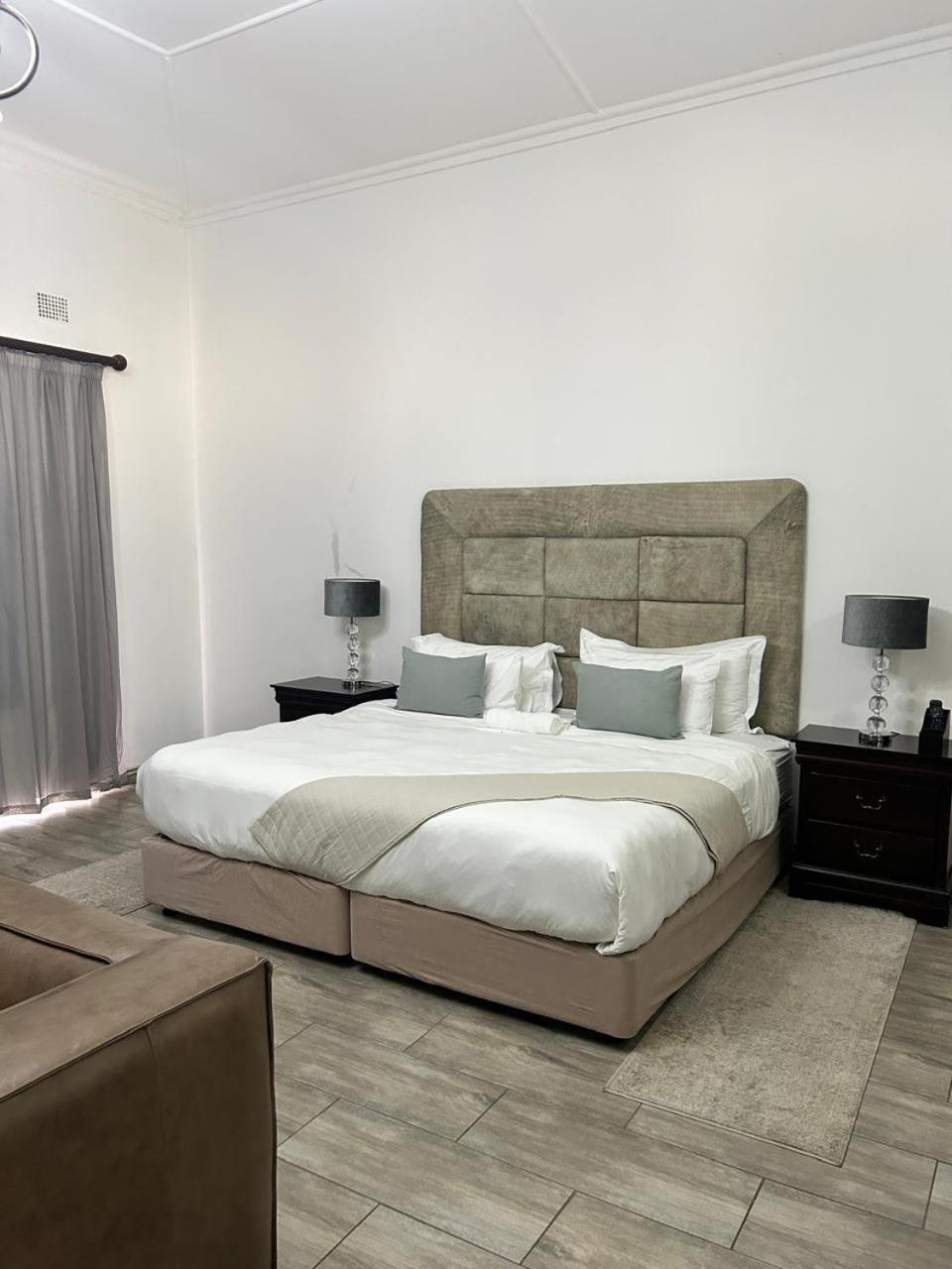 Calla Lily Guesthouse Mbombela Exteriör bild