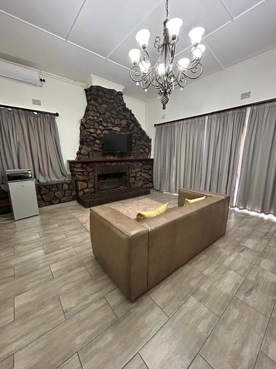 Calla Lily Guesthouse Mbombela Exteriör bild